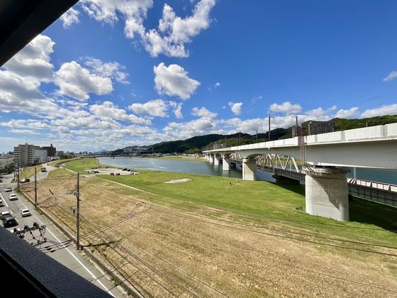 �y���]�z�@