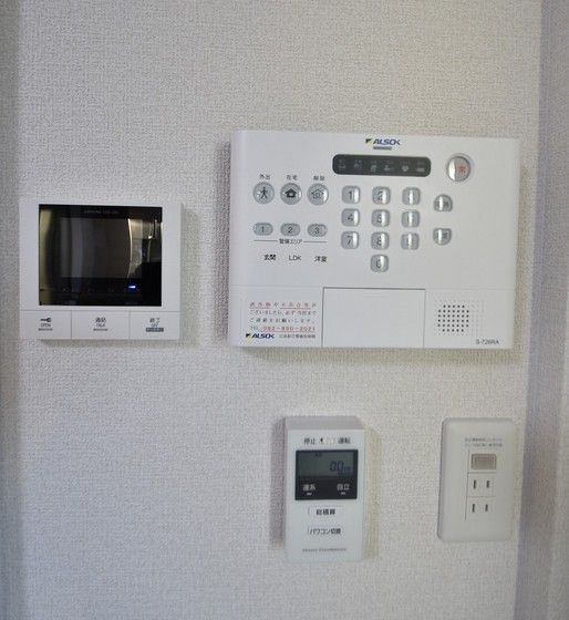 �y�Z�L�����e�B�z�@