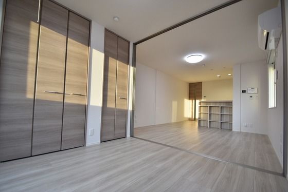 �y�����E���r���O�z�@