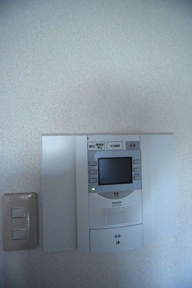 �y�Z�L�����e�B�z�@