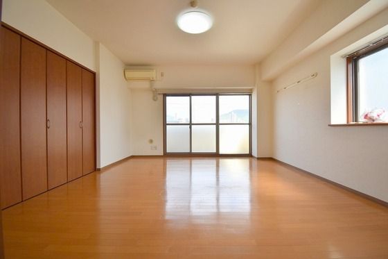 �y�����E���r���O�z�@