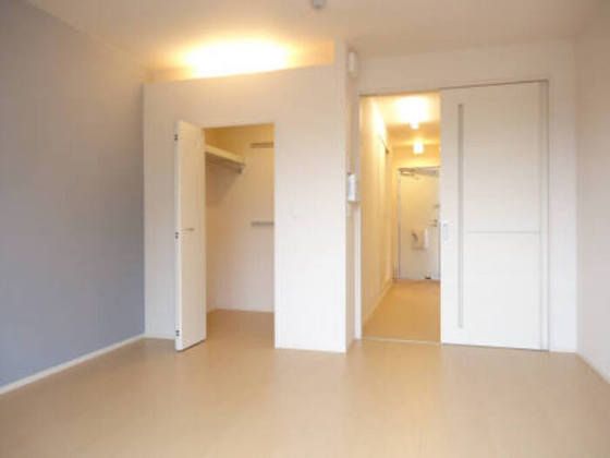 �y�����E���r���O�z�@