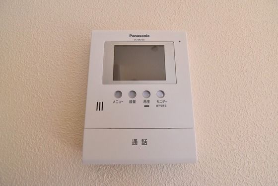 �y�Z�L�����e�B�z�@