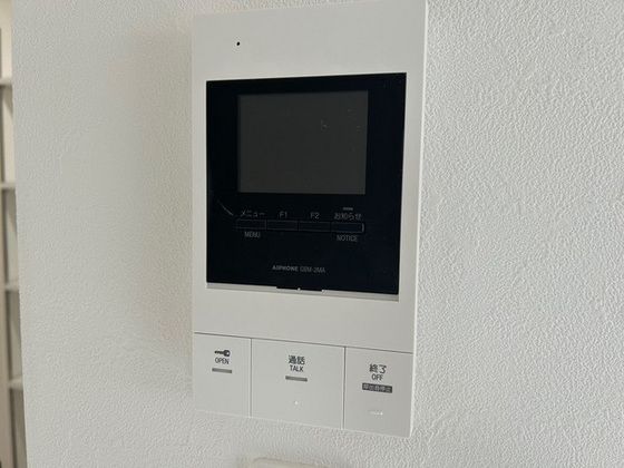 �y�Z�L�����e�B�z�@