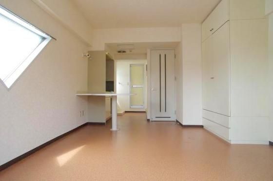 �y�����E���r���O�z�@