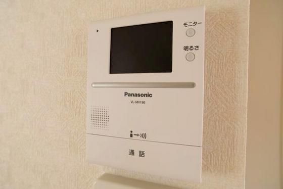 �y�Z�L�����e�B�z�@