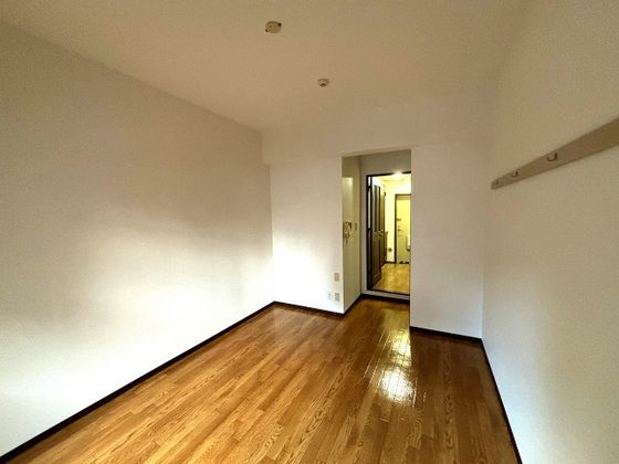 �y�����E���r���O�z�@