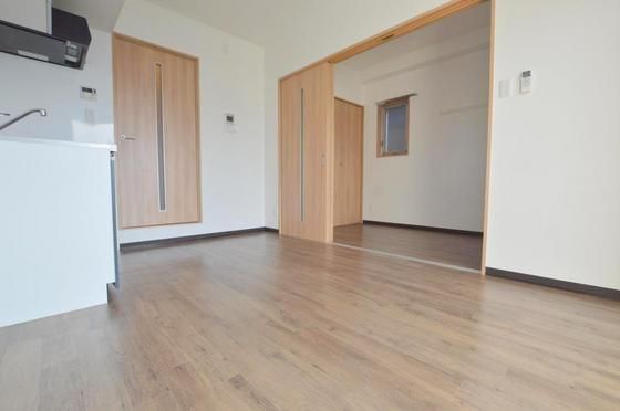 �y�����E���r���O�z�@