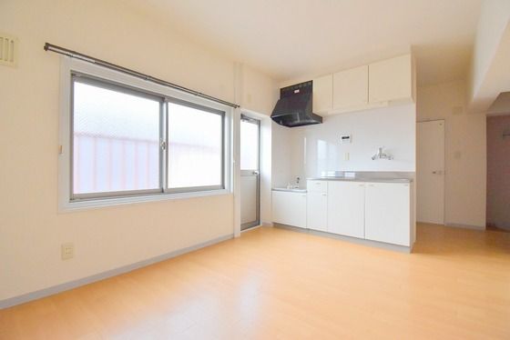 �y�����E���r���O�z�@