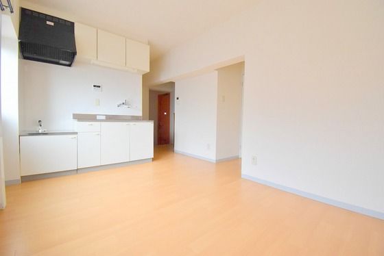 �y�����E���r���O�z�@