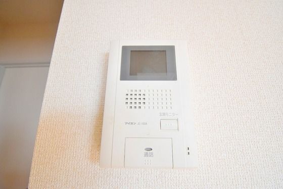 �y�Z�L�����e�B�z�@