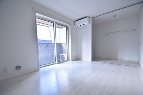 �y�����E���r���O�z�@