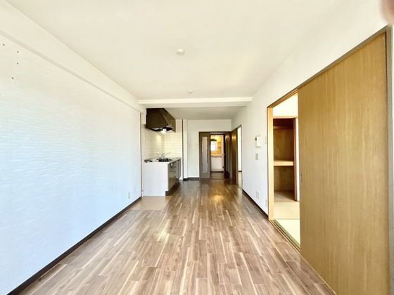 �y�����E���r���O�z�@