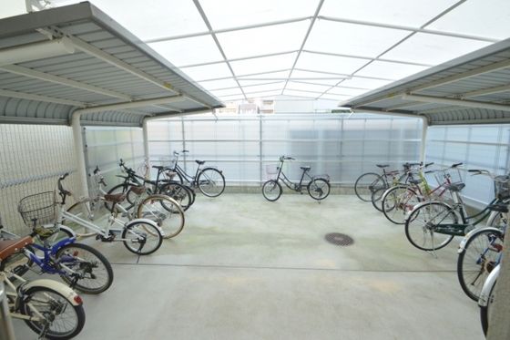 �O�ʉ����t���̍L�X���փX�y�[�X