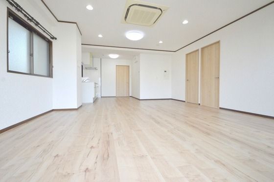 �y�����E���r���O�z�@