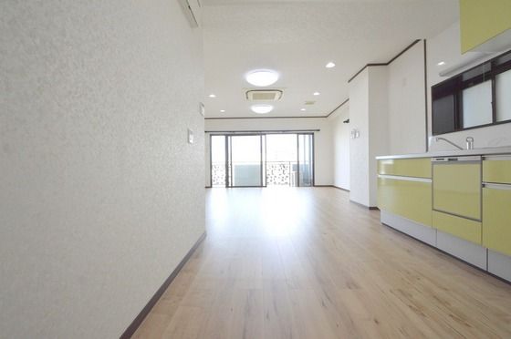 �y�����E���r���O�z�@