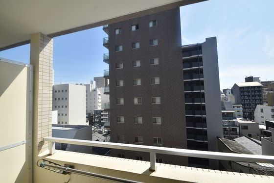 �y���]�z�@