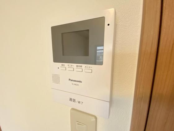 �y�Z�L�����e�B�z�@