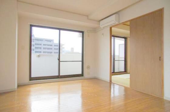 �y�����E���r���O�z�@