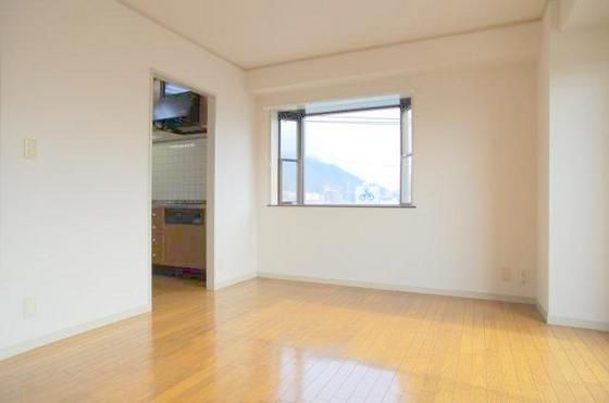 �y�����E���r���O�z�@