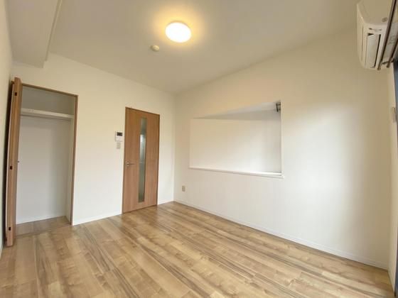 �y�����E���r���O�z�@