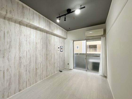 �y�����E���r���O�z�@