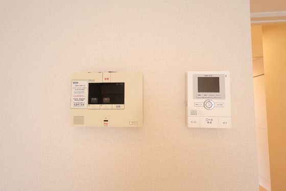 �y�Z�L�����e�B�z�@