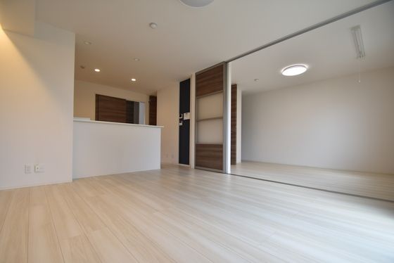 �y�����E���r���O�z�@