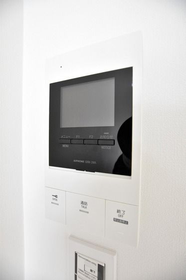 �y�Z�L�����e�B�z�@