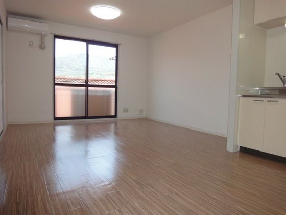 �y�����E���r���O�z�@