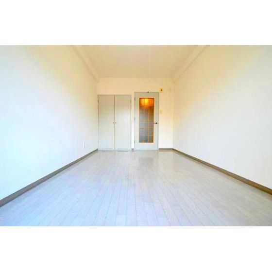 �y�����E���r���O�z�@