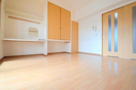 �y�����E���r���O�z�@