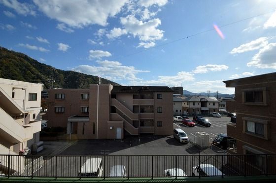 �y���]�z�@