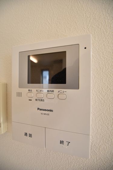 �y�Z�L�����e�B�z�@