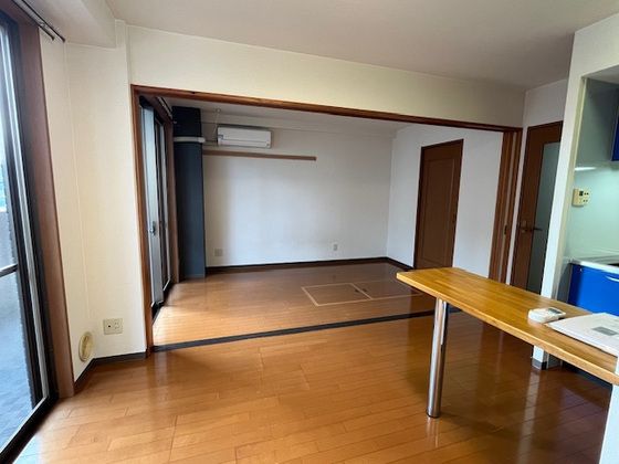 �y�����E���r���O�z�@