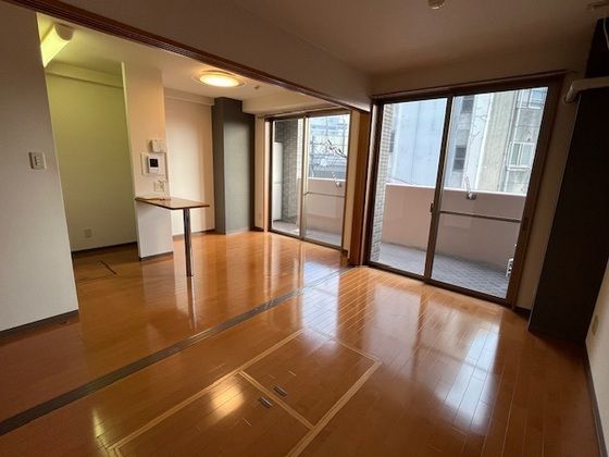 �y�����E���r���O�z�@