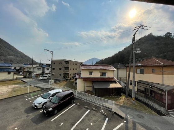 �y���]�z�@