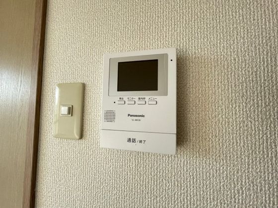 �y�Z�L�����e�B�z�@