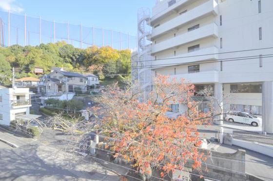 �y���]�z�@