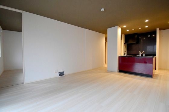 �y�����E���r���O�z�@