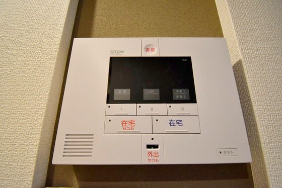 �y�Z�L�����e�B�z�@