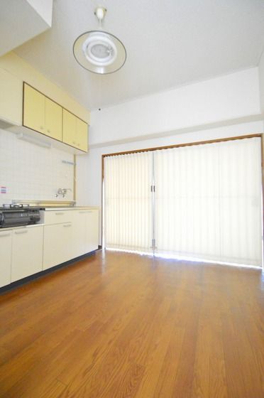 �y�����E���r���O�z�@