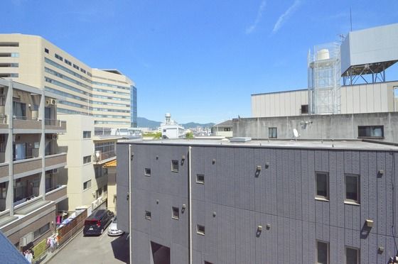 �y���]�z�@