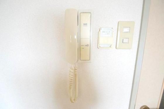 �y�Z�L�����e�B�z�@