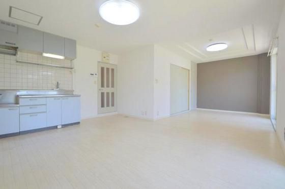 �y�����E���r���O�z�@