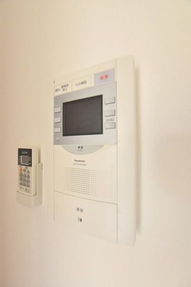 �y�Z�L�����e�B�z�@