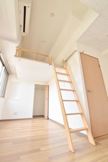 �y�����E���r���O�z�@