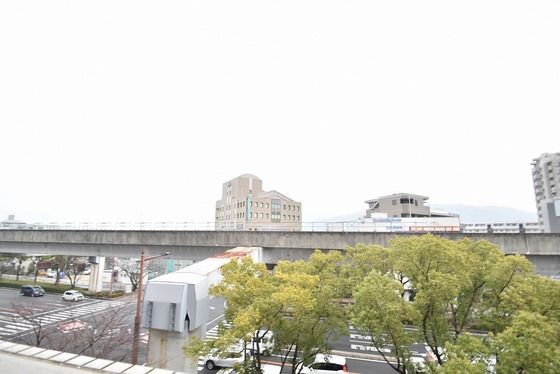 �y���]�z�@