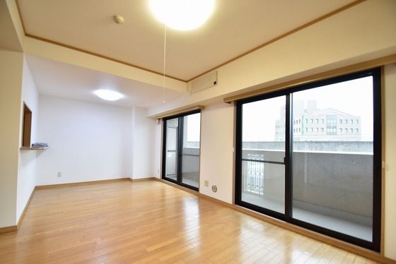 �y�����E���r���O�z�@