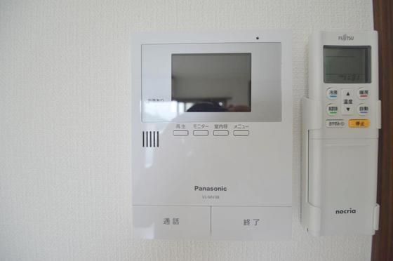 �y�Z�L�����e�B�z�@